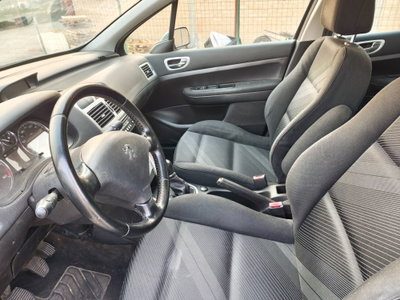 Peugeot 307 16V HDi FAP 110CV 5p. XT (9)