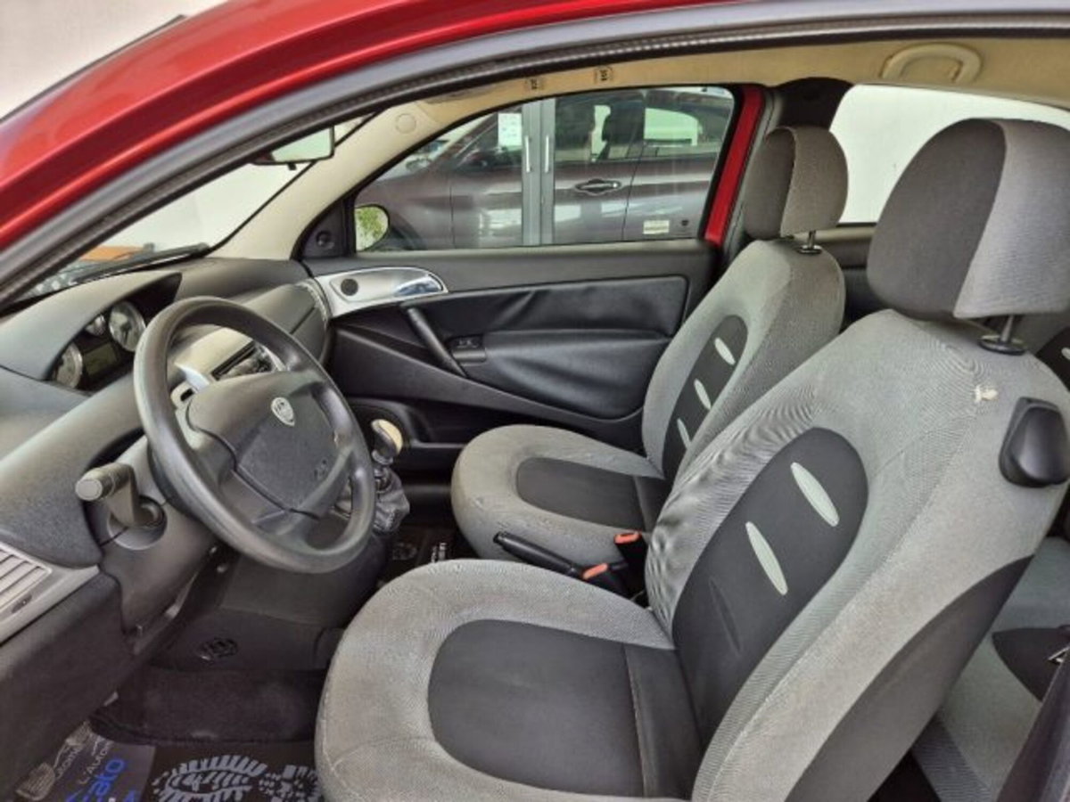 Lancia Ypsilon 1.2 Argento (4)