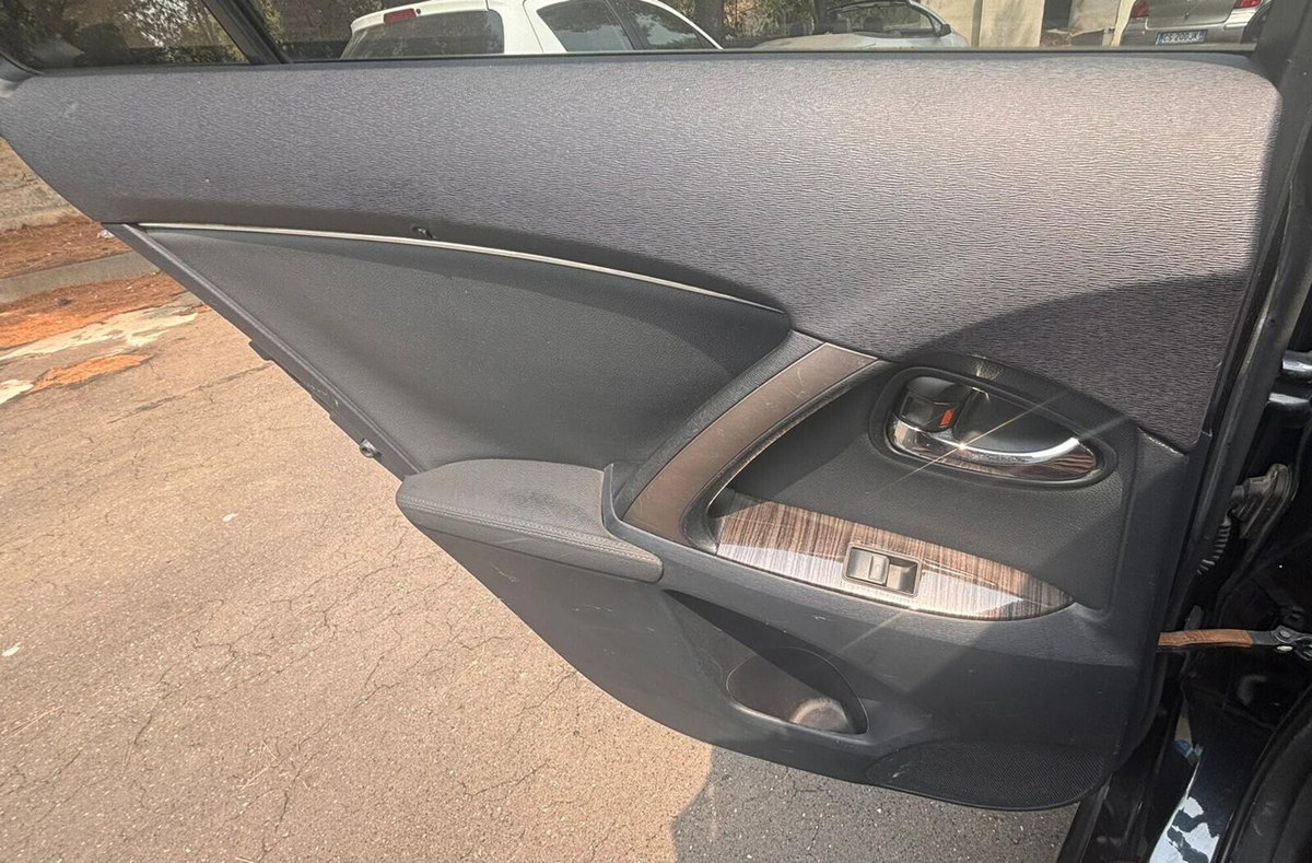 Toyota Avensis Station Wagon 2.2 D-Cat aut. Wagon Style Safety (12)