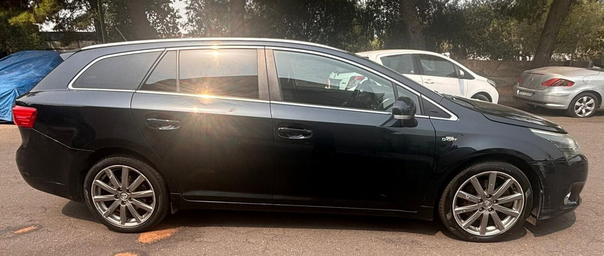 Toyota Avensis Station Wagon 2.2 D-Cat aut. Wagon Style Safety (2)