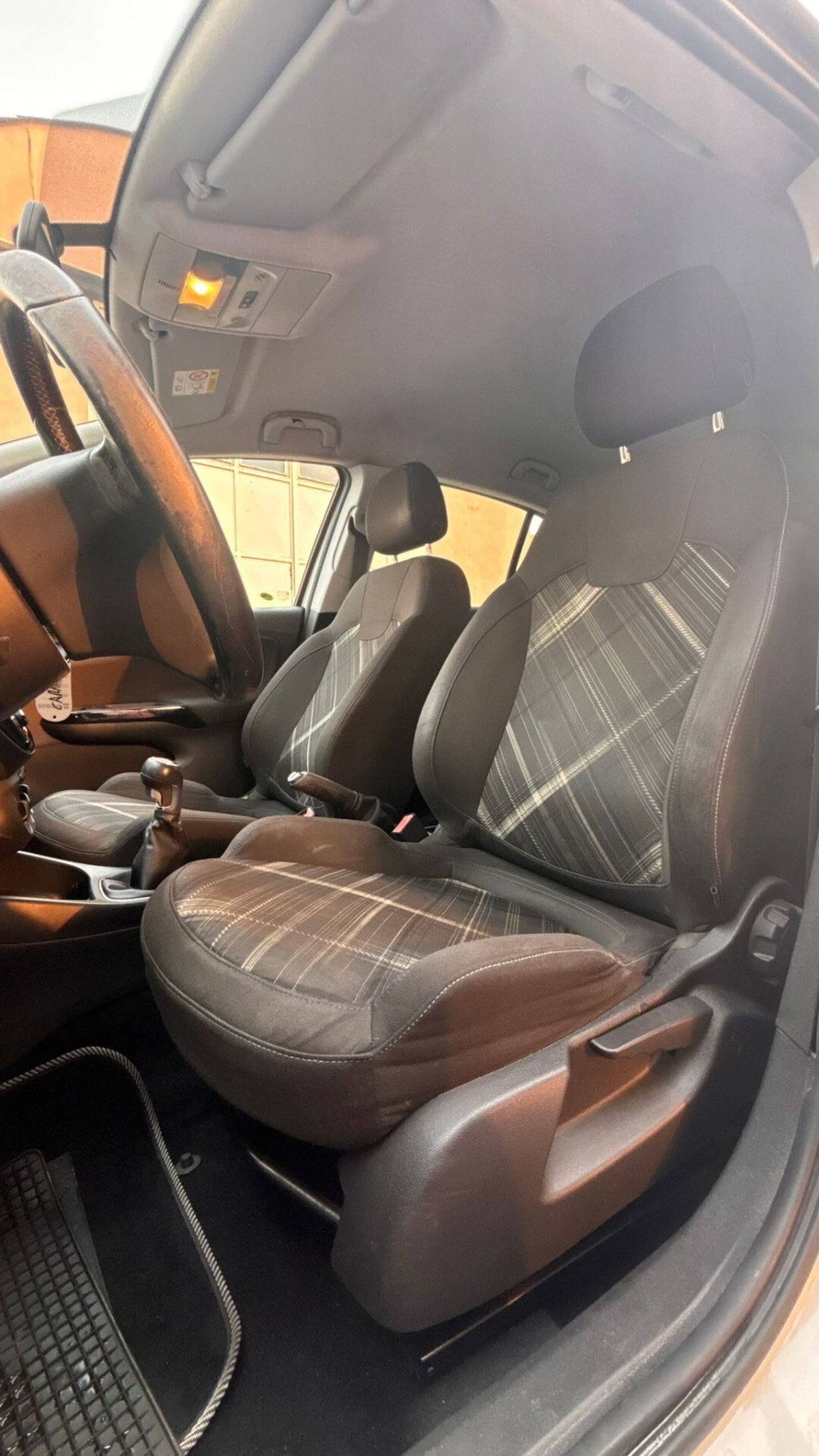 Opel Corsa 1.2 5 porte b-Color (13)