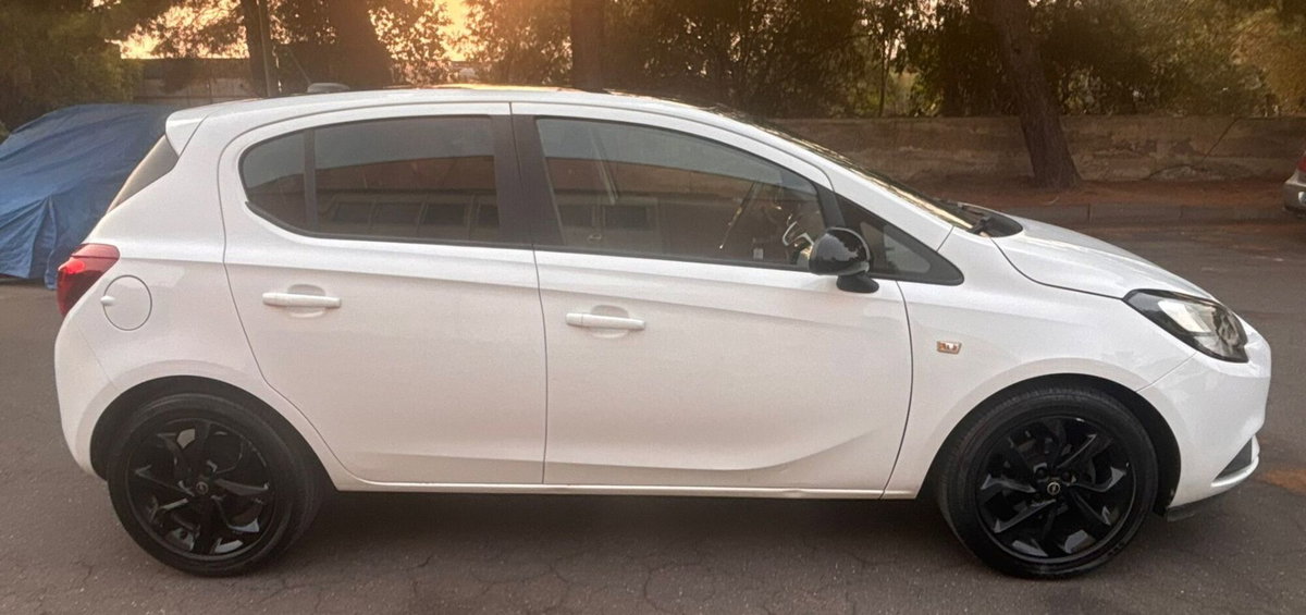 Opel Corsa 1.2 5 porte b-Color (2)