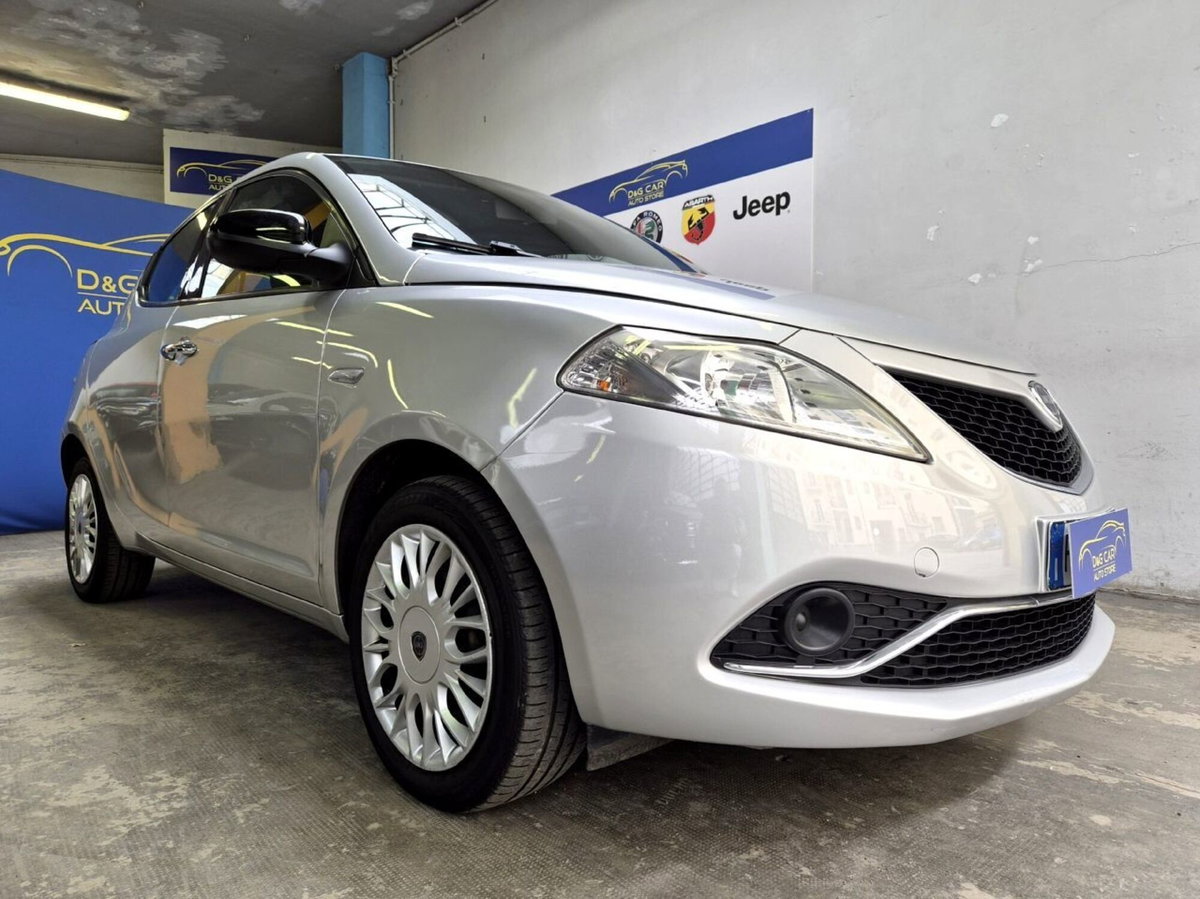 Lancia Ypsilon 1.2 69 CV 5 porte Gold