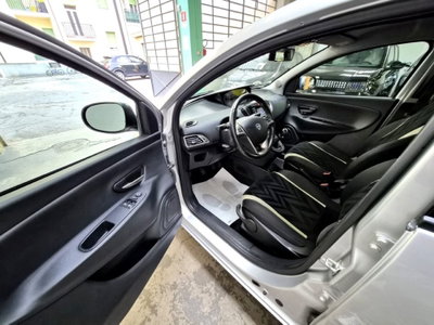 Lancia Ypsilon 1.2 69 CV 5 porte Gold (13)