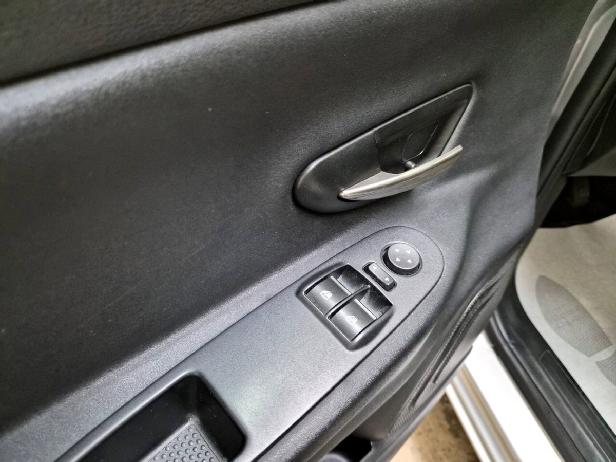 Lancia Ypsilon 1.2 69 CV 5 porte Gold (14)