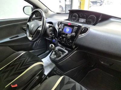 Lancia Ypsilon 1.2 69 CV 5 porte Gold (7)