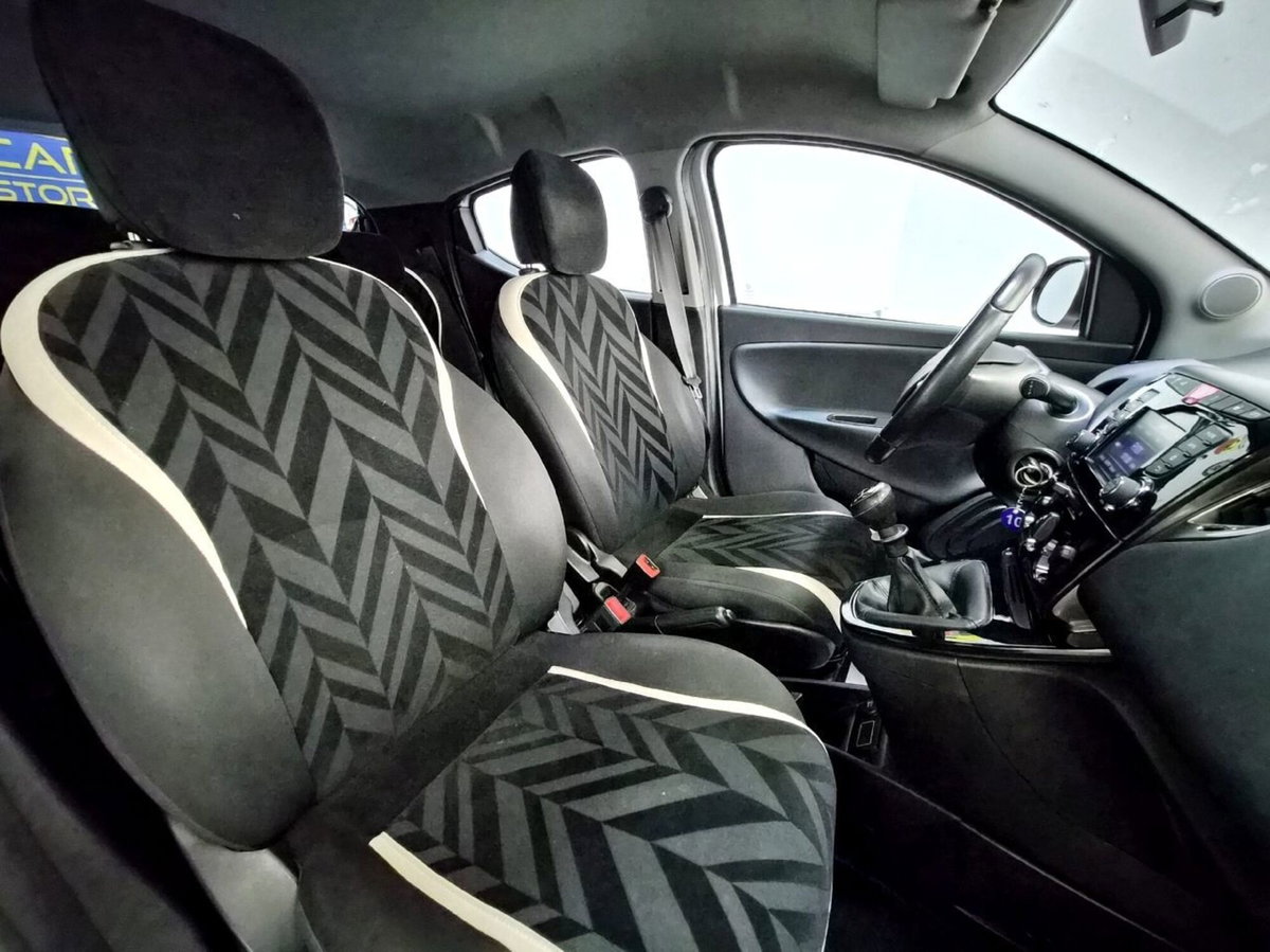 Lancia Ypsilon 1.2 69 CV 5 porte Gold (9)