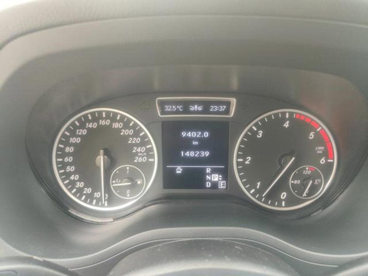 Mercedes-Benz Classe B 180 CDI BlueEFFICIENCY Executive (18)