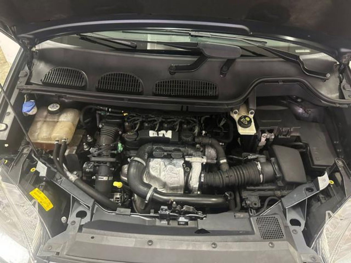 Ford C-Max 1.6 TDCi 90 CV (10)