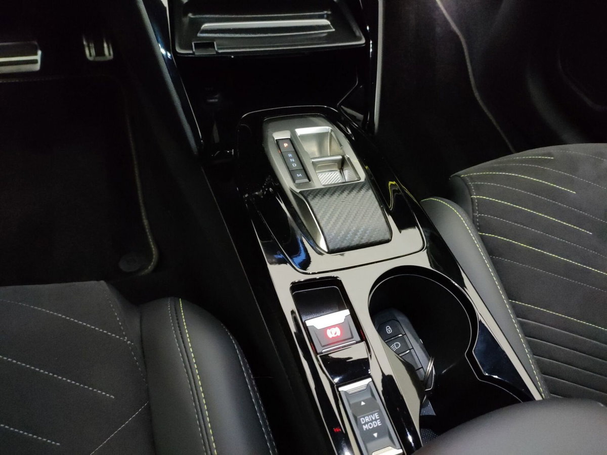 Peugeot 208 motore elettrico 136 CV 5 porte GT (13)