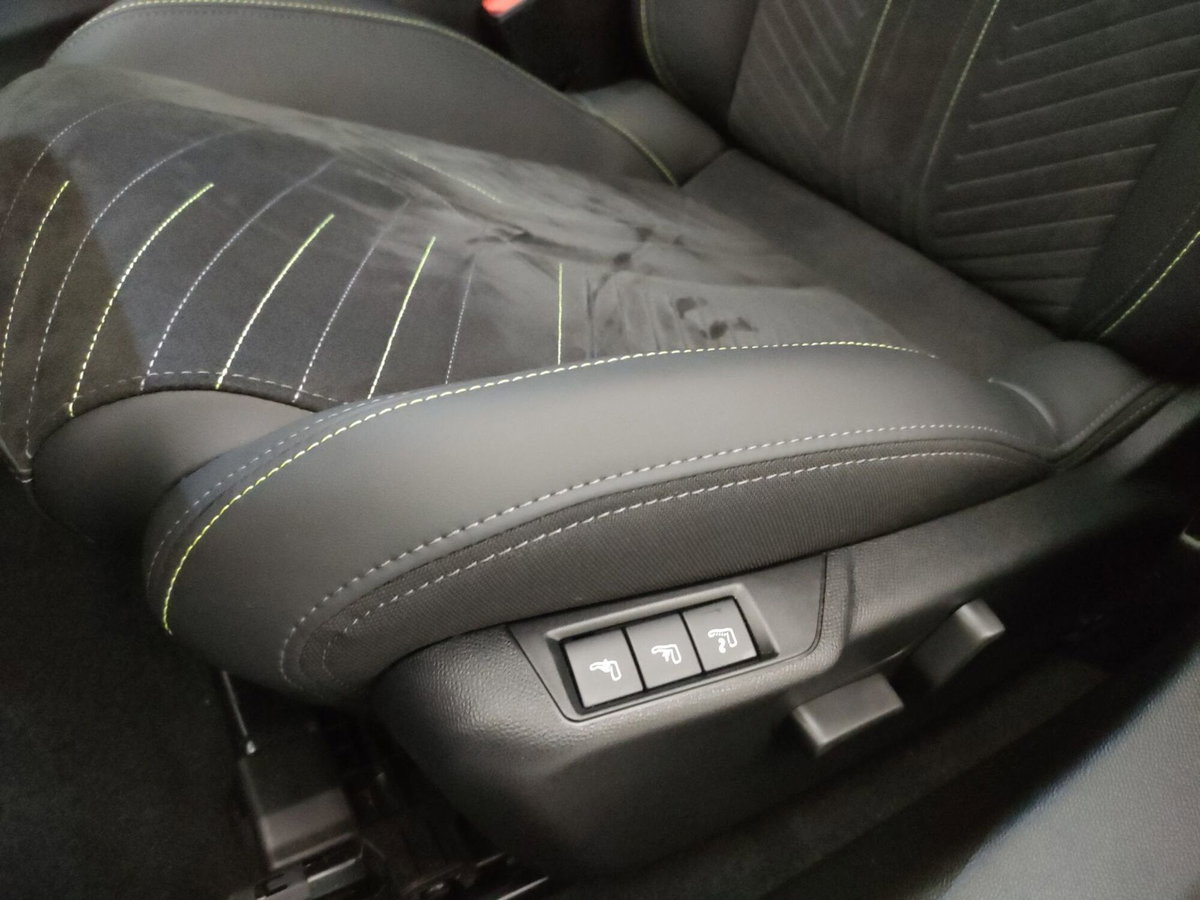 Peugeot 208 motore elettrico 136 CV 5 porte GT (19)