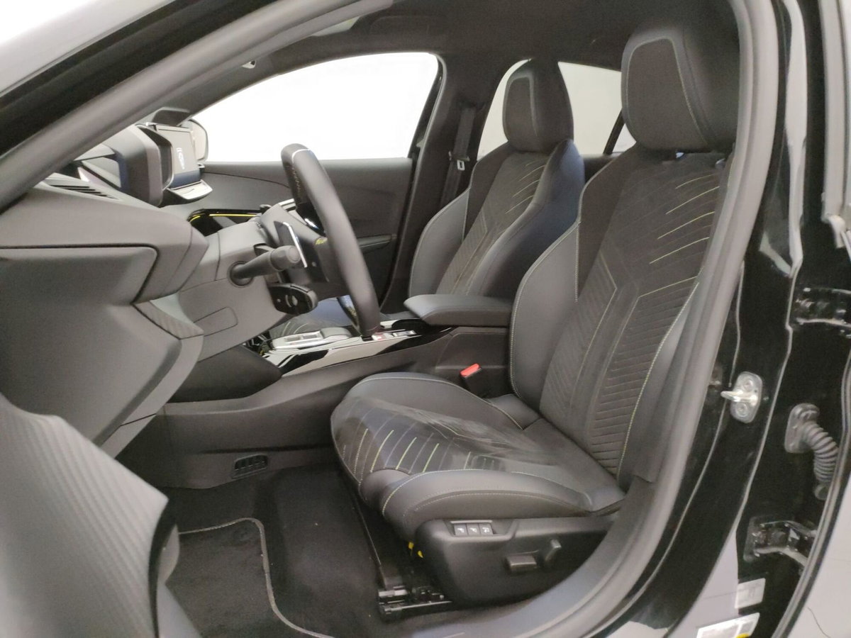 Peugeot 208 motore elettrico 136 CV 5 porte GT (7)