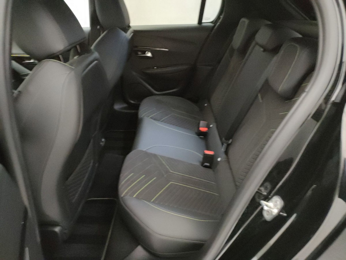 Peugeot 208 motore elettrico 136 CV 5 porte GT (8)