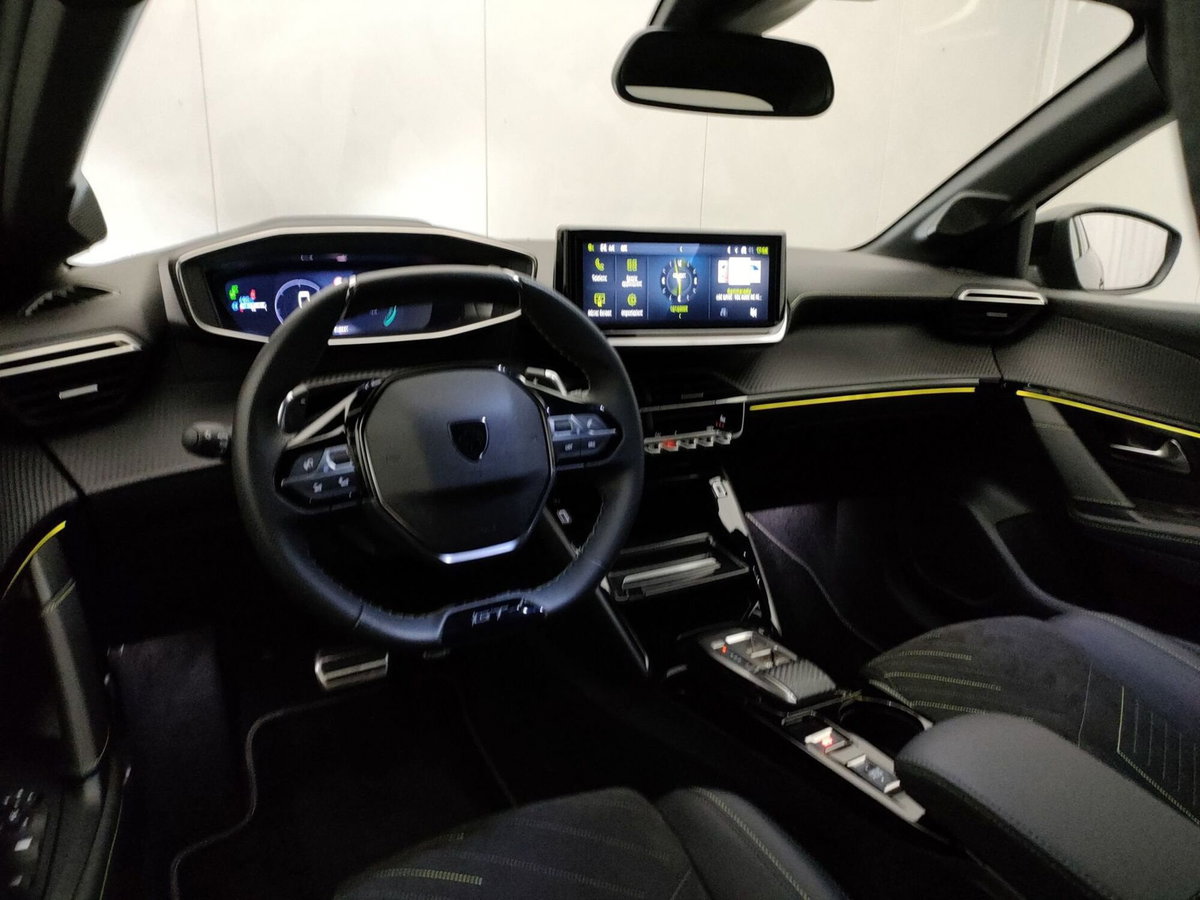 Peugeot 208 motore elettrico 136 CV 5 porte GT (9)
