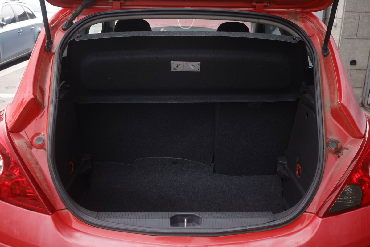 Opel Corsa 1.2 3 porte Enjoy (18)