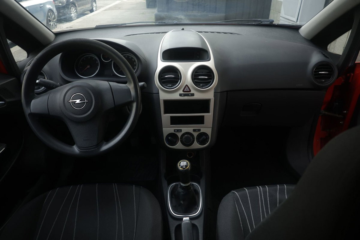 Opel Corsa 1.2 3 porte Enjoy (2)