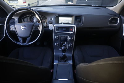 Volvo V60 D2 1.6 Business (2)
