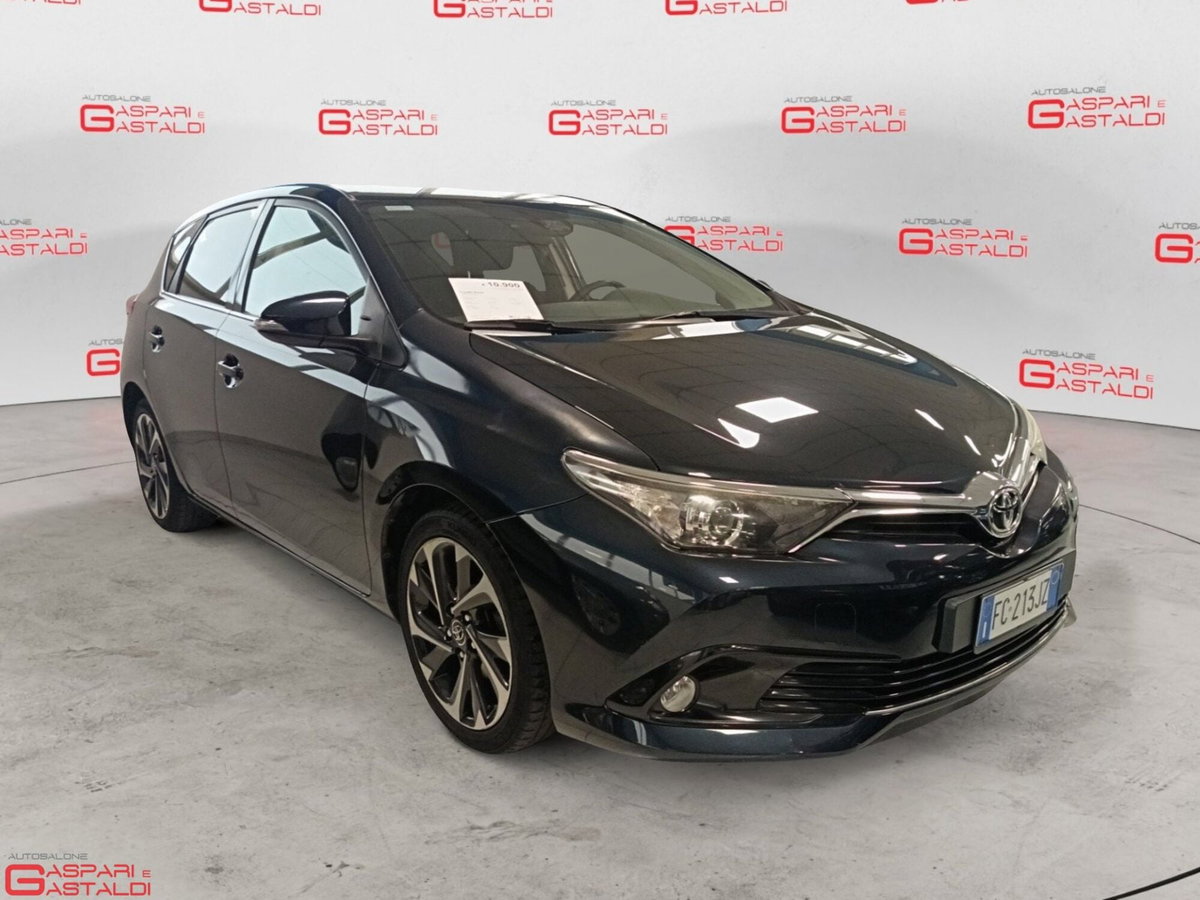 Toyota Auris 1.4 D-4D 5 porte Active (2)