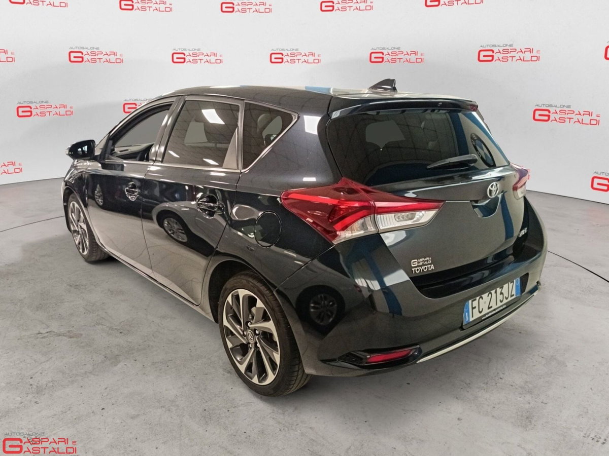 Toyota Auris 1.4 D-4D 5 porte Active (4)