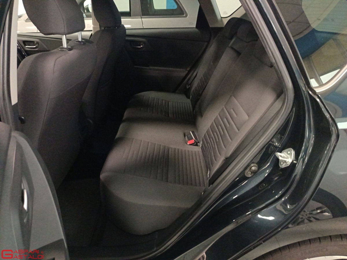 Toyota Auris 1.4 D-4D 5 porte Active (6)