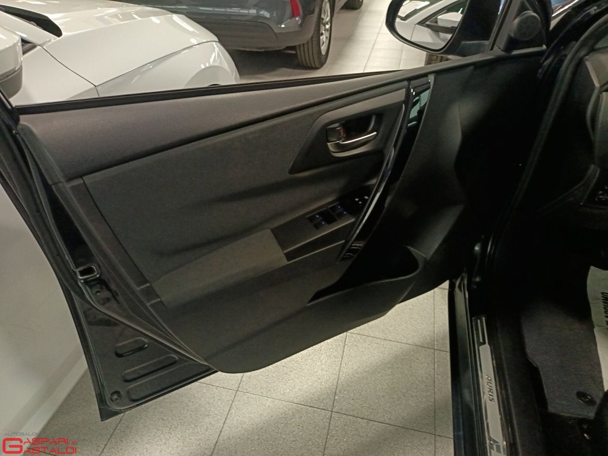 Toyota Auris 1.4 D-4D 5 porte Active (9)