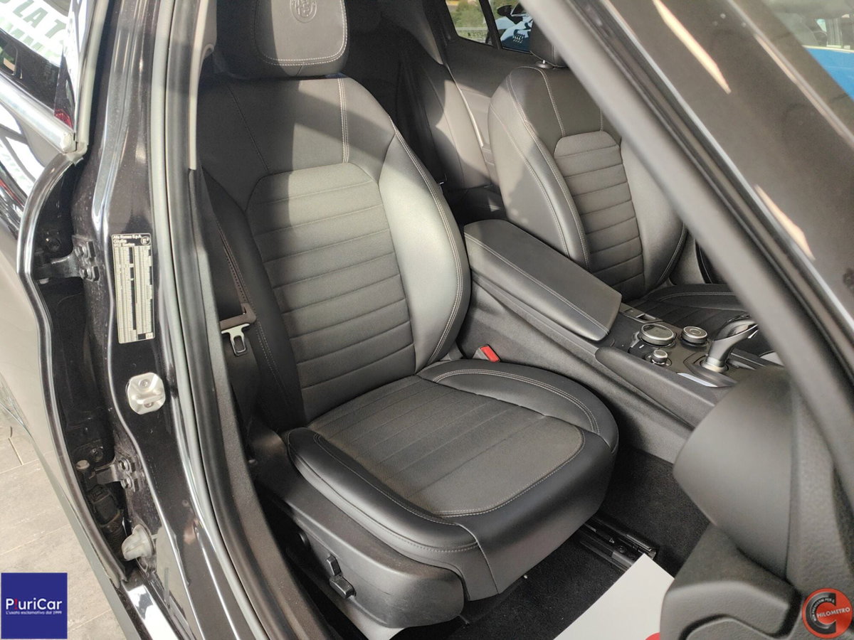 Alfa Romeo Giulia 2.2 Turbodiesel 190 CV AT8 AWD Q4 Executive (5)
