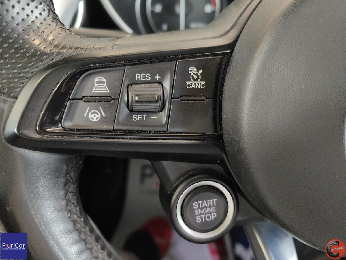 Alfa Romeo Giulia 2.2 Turbodiesel 210 CV AT8 AWD Q4 Veloce (17)