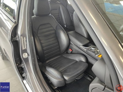 Alfa Romeo Giulia 2.2 Turbodiesel 210 CV AT8 AWD Q4 Veloce (5)