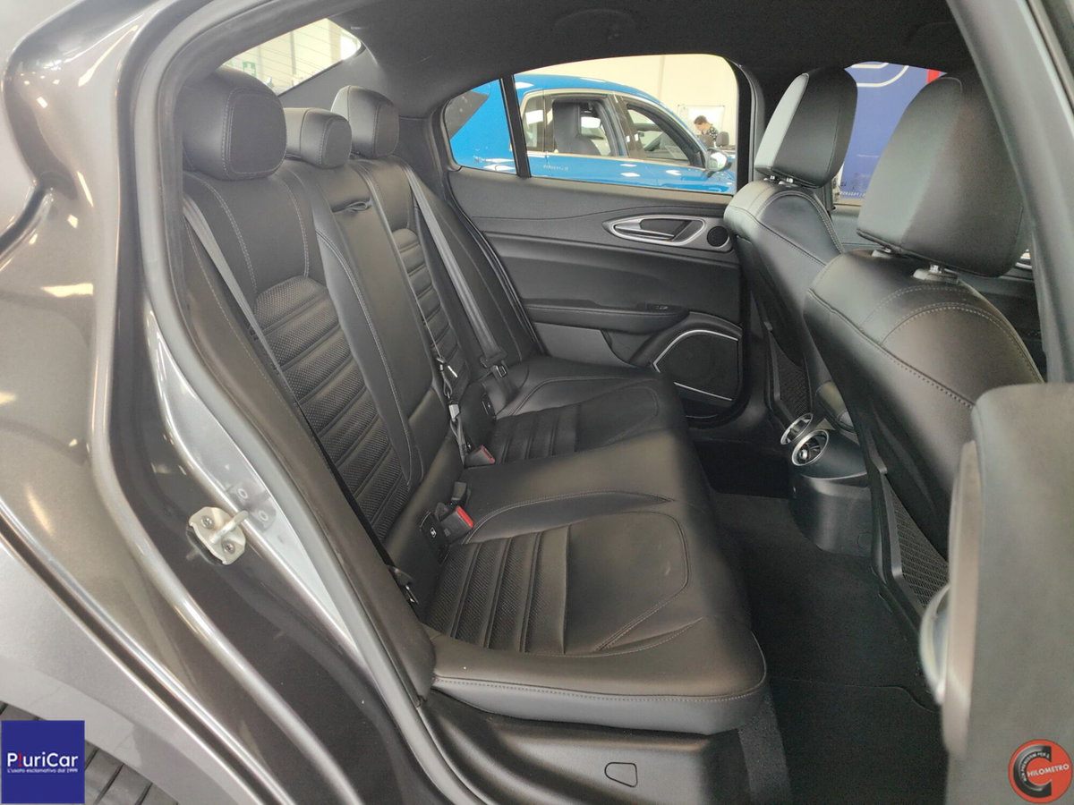 Alfa Romeo Giulia 2.2 Turbodiesel 210 CV AT8 AWD Q4 Veloce (6)