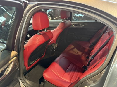 Alfa Romeo Giulia 2.0 Turbo 280 CV AT8 AWD Q4 Veloce (14)