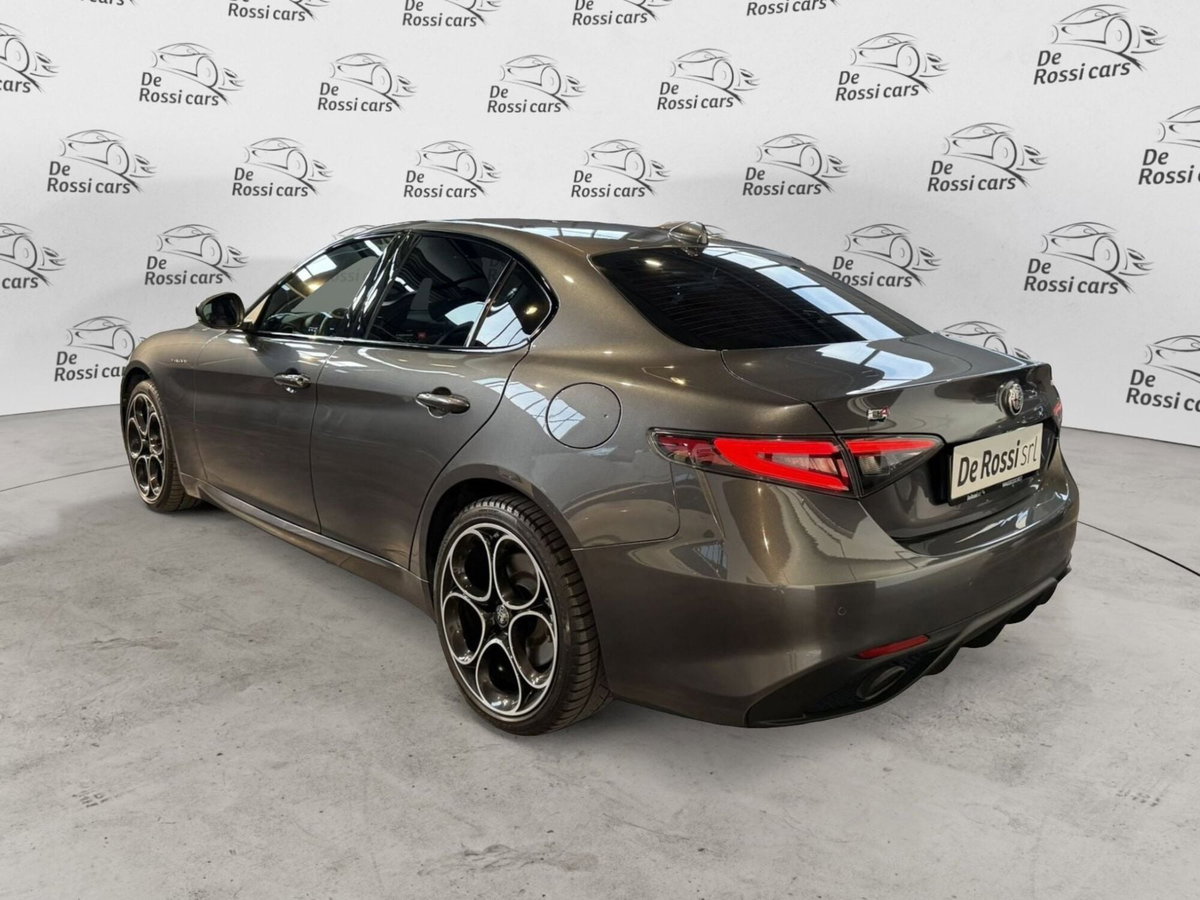 Alfa Romeo Giulia 2.0 Turbo 280 CV AT8 AWD Q4 Veloce (4)