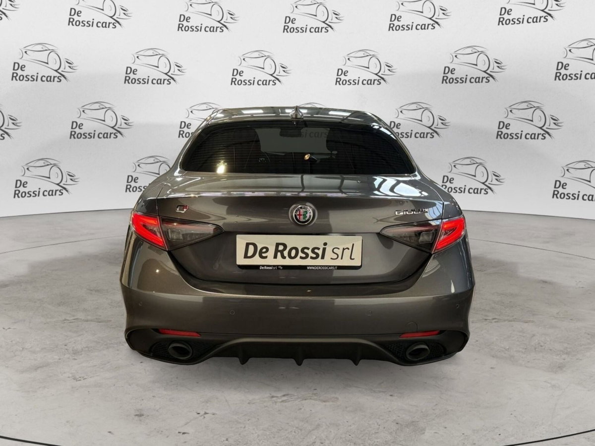Alfa Romeo Giulia 2.0 Turbo 280 CV AT8 AWD Q4 Veloce (5)