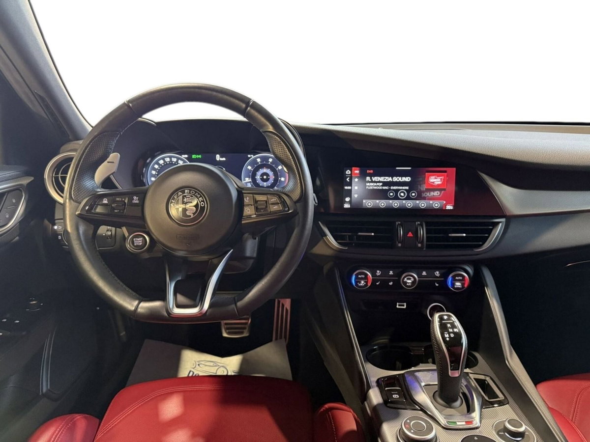 Alfa Romeo Giulia 2.0 Turbo 280 CV AT8 AWD Q4 Veloce (8)