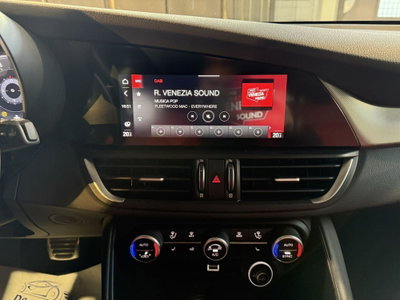 Alfa Romeo Giulia 2.0 Turbo 280 CV AT8 AWD Q4 Veloce (9)