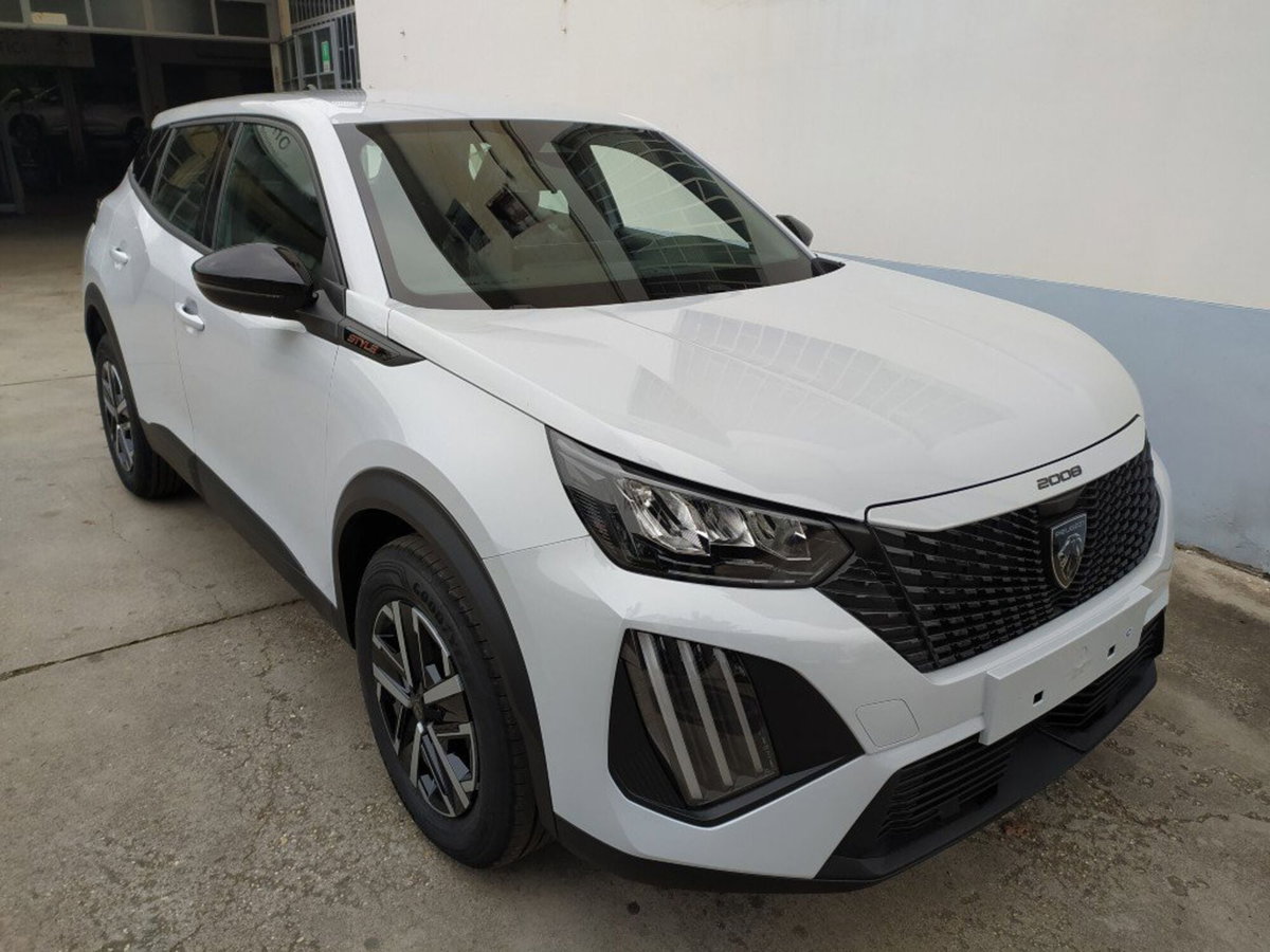Peugeot 2008 1.2 puretech Style s&s 100cv (16)
