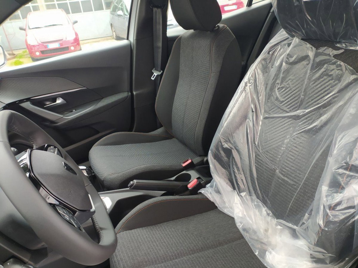 Peugeot 2008 1.2 puretech Style s&s 100cv (18)