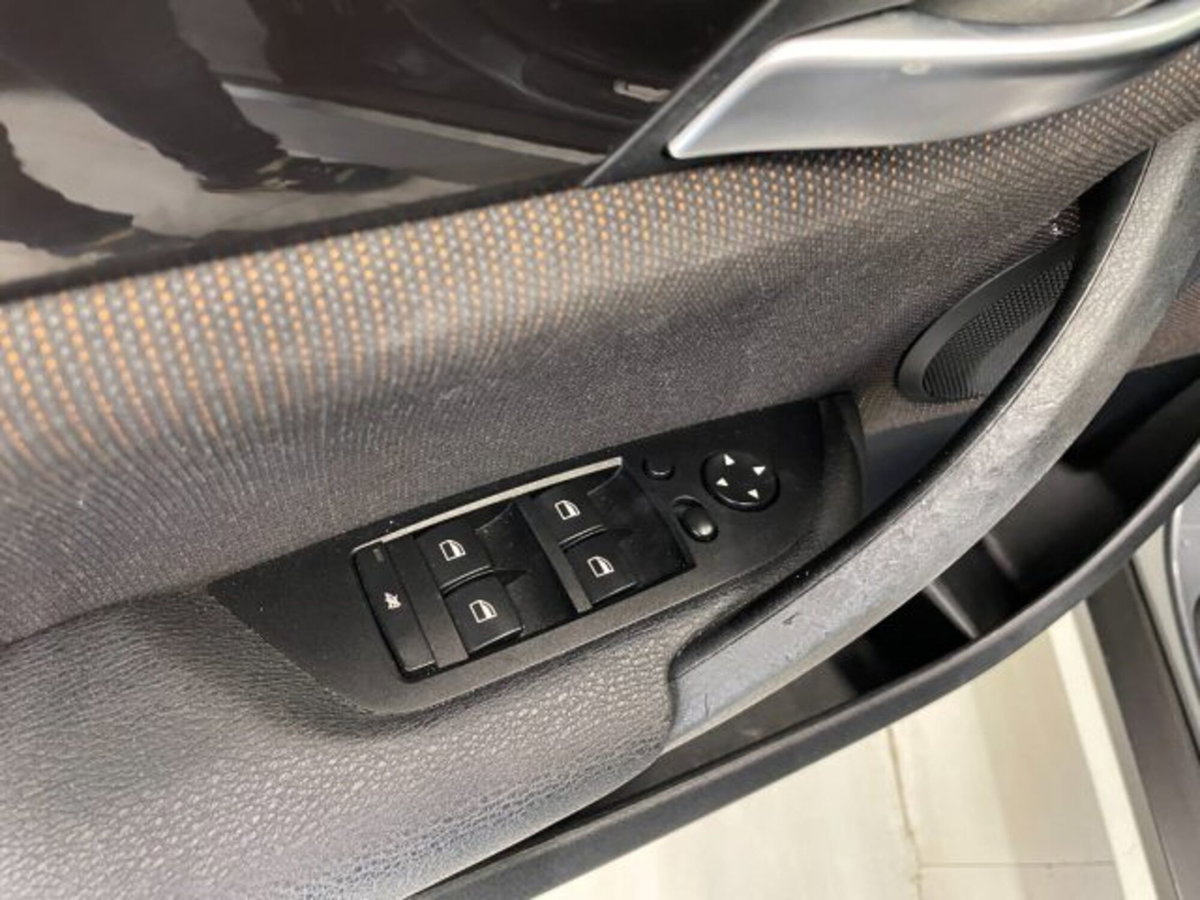 BMW X1 sDrive18d X Line (19)