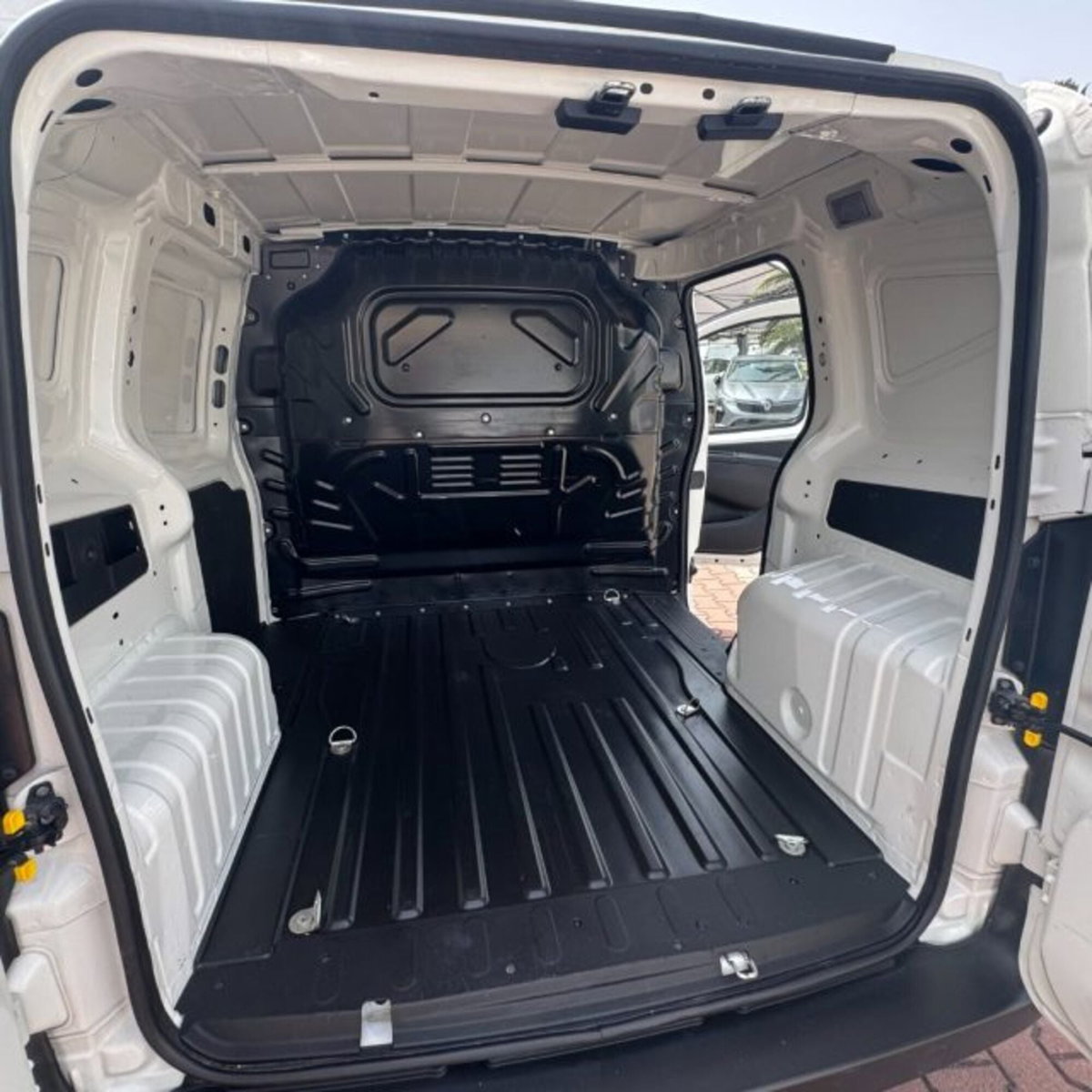 Fiat Fiorino Furgone cargo 1.3 mjt 95cv SX (10)