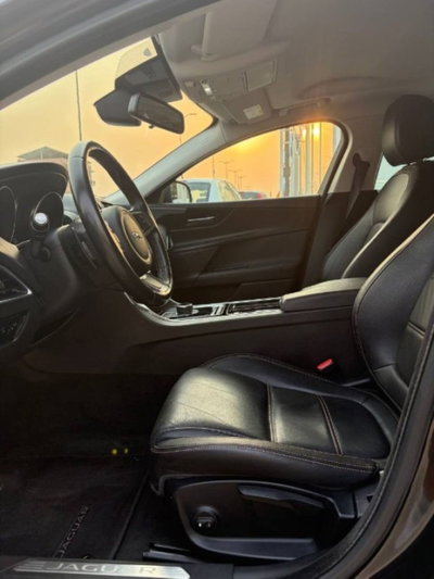 Jaguar XE 2.0 D 180 CV aut. Prestige (10)