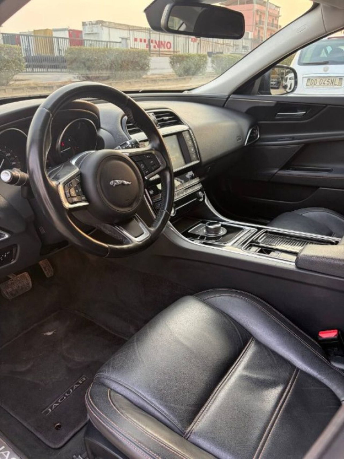Jaguar XE 2.0 D 180 CV aut. Prestige (12)