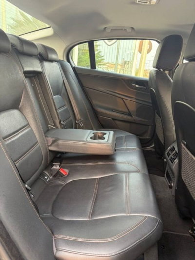 Jaguar XE 2.0 D 180 CV aut. Prestige (14)
