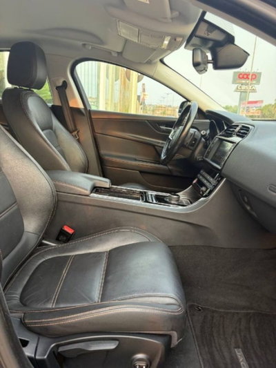 Jaguar XE 2.0 D 180 CV aut. Prestige (15)