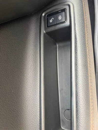Jaguar XE 2.0 D 180 CV aut. Prestige (17)