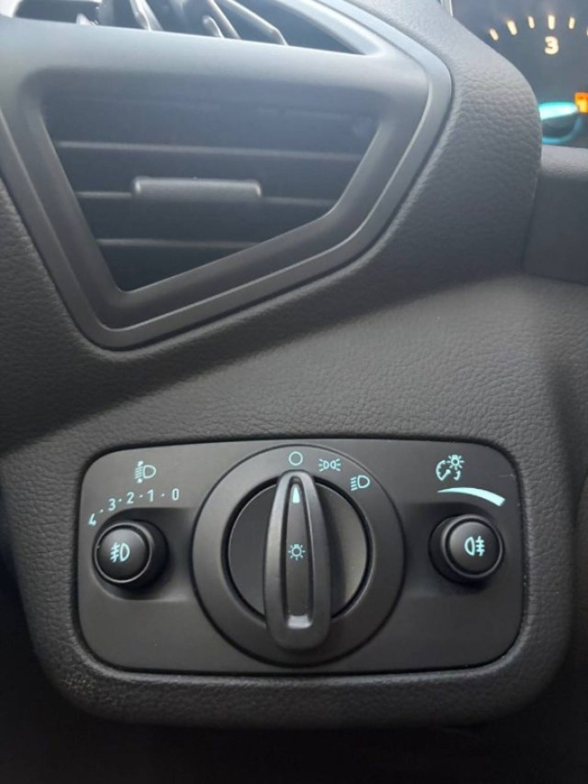 Ford Kuga 2.0 TDCI 150 CV S&S 4WD Powershift Business (17)
