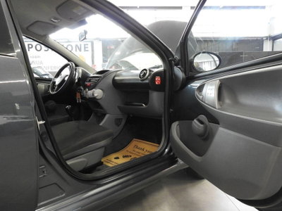 Toyota Aygo 1.0 12V VVT-i 5 porte (10)