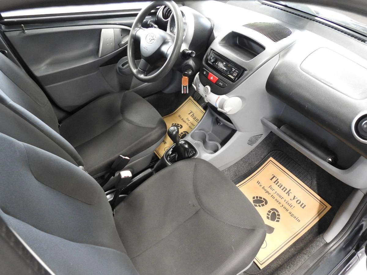 Toyota Aygo 1.0 12V VVT-i 5 porte (12)