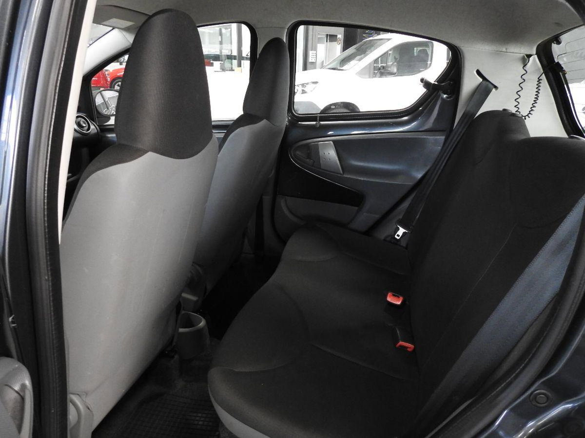 Toyota Aygo 1.0 12V VVT-i 5 porte (17)