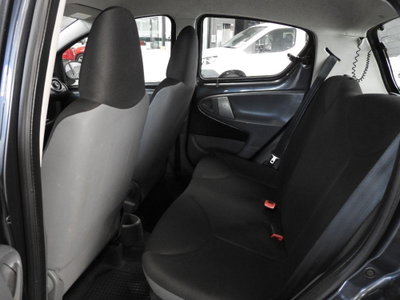 Toyota Aygo 1.0 12V VVT-i 5 porte (17)