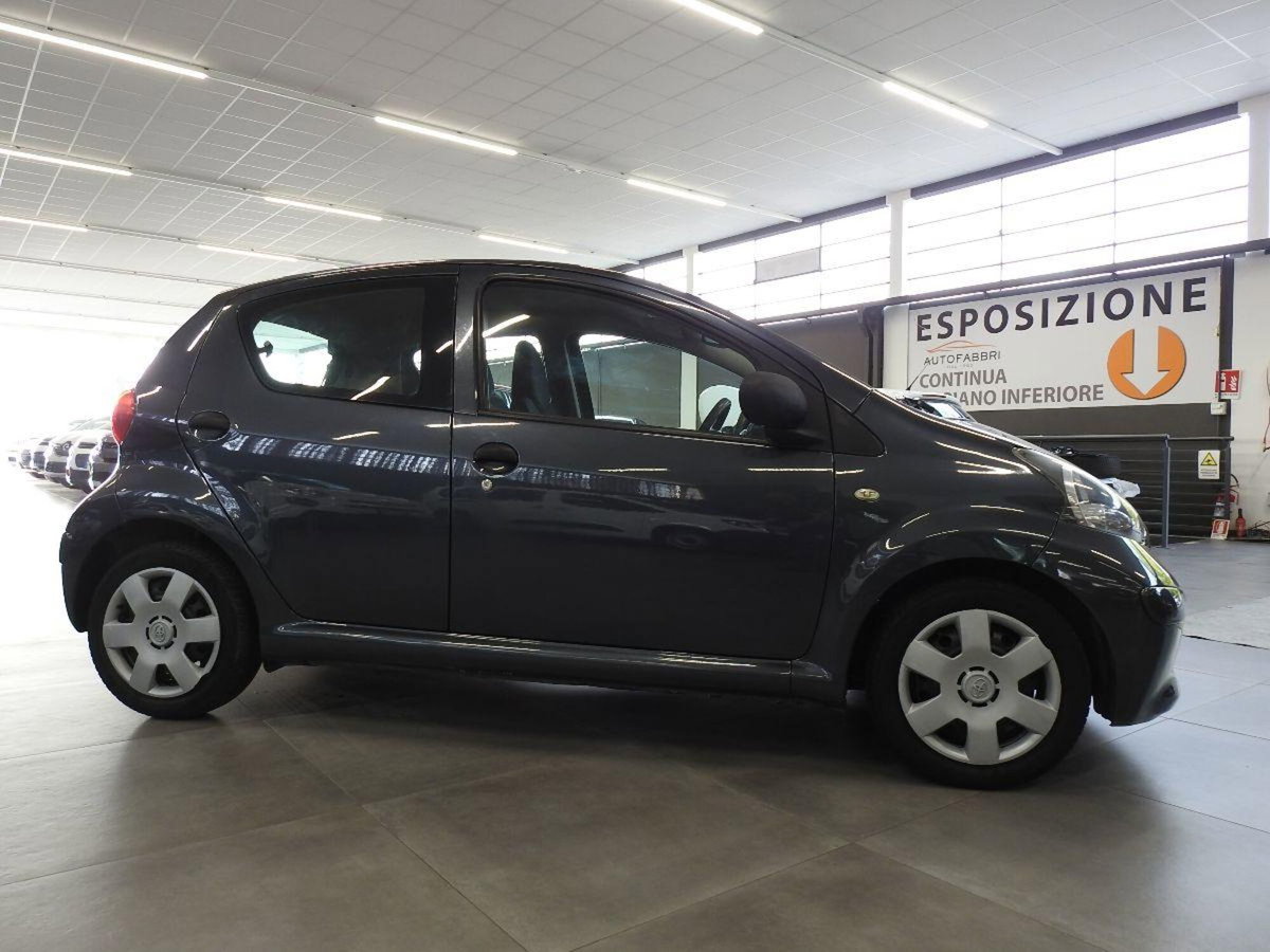 Toyota Aygo 1.0 12V VVT-i 5 porte (7)