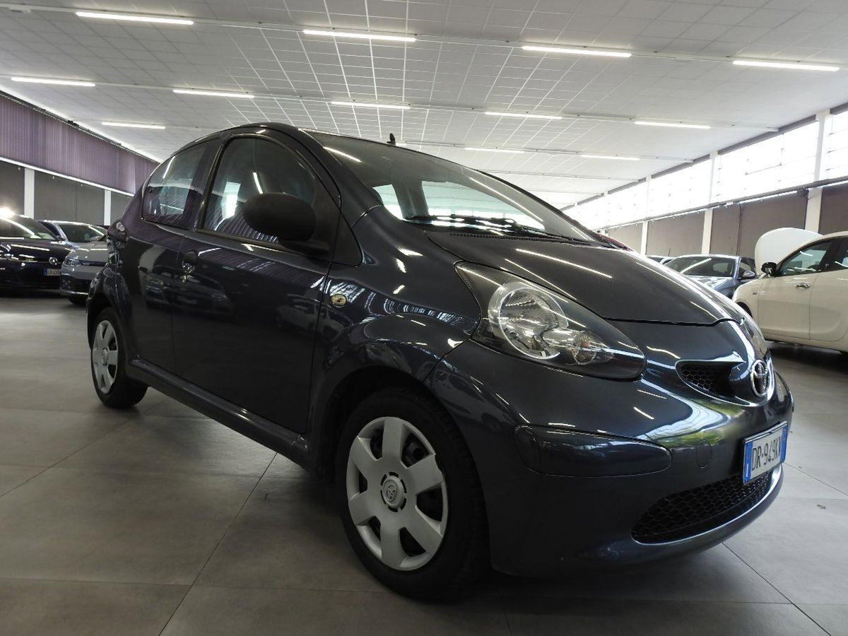 Toyota Aygo 1.0 12V VVT-i 5 porte (8)